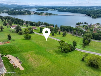 2447 Starboard Crest Rd, Morristown, TN 37814