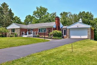 3266 S Woods Ln, Amberley, OH 45213