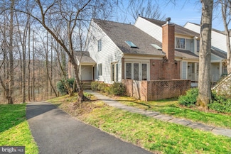 12539 N Lake Ct, Fairfax, VA 22033