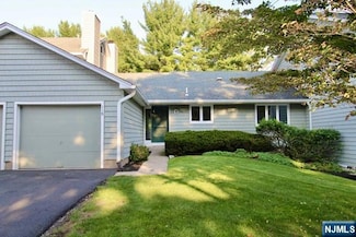 118 Vreeland Ct, Mahwah, NJ 07430