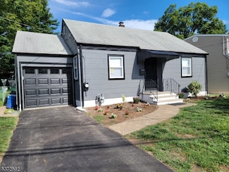 40 Surrey Ln, Clifton, NJ 07012