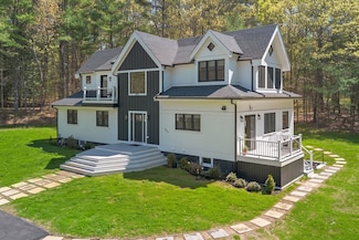 846 Maple St, Carlisle, MA 01741