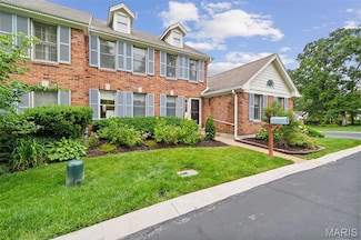 26 Webster Oaks Dr, Saint Louis, MO 63119