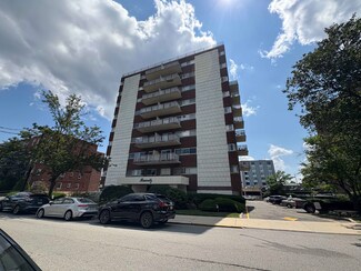 2180 Center Ave, Fort Lee, NJ 07024