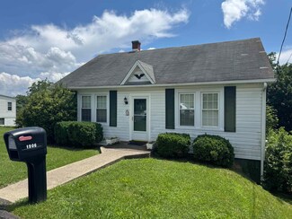 1906 First St, Staunton, VA 24401