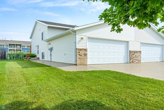 1616 41st Ave S, Moorhead, MN 56560