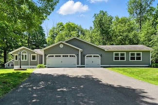 8 Sizer Dr, Wales, MA 01081