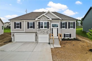 988 Poplar Ln, Liberty, MO 64068