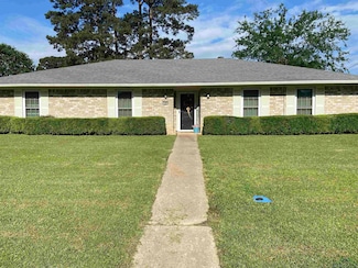 509 Pinewood Dr, Marshall, TX 75672
