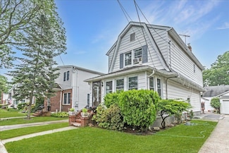 517 N 2nd St, New Hyde Park, NY 11040