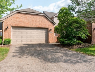 37839 Siena Dr, Farmington Hills, MI 48331