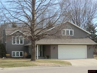 714 Linda Cir, Eagle Lake, MN 56024