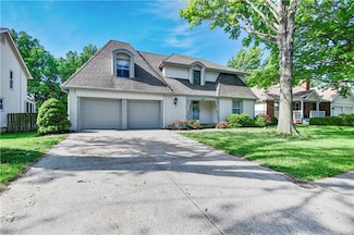1121 E Sleepy Hollow Dr, Olathe, KS 66062