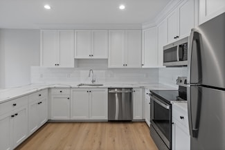 186 Bedford St Unit 204, Lexington, MA 02420