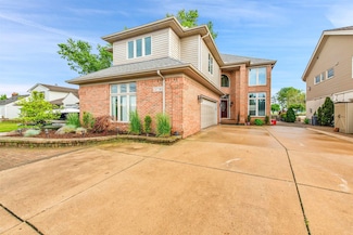 37701 Huron Pointe Dr, Harrison Township, MI 48045