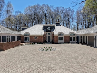 889 Horns Corners Rd, Cedarburg, WI 53012
