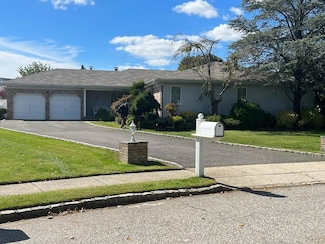 6 Seabreeze Ln, West Islip, NY 11795