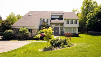 1 Heritage Ct, Greenvale, NY 11548