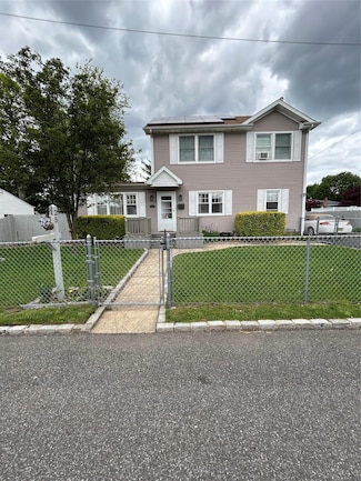 25 Claremont Ave, West Babylon, NY 11704