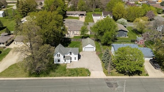 812 E Main St, Dodge Center, MN 55927