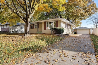 837 23rd St, West Des Moines, IA 50265
