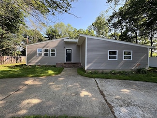 9 Holt St, Amityville, NY 11701