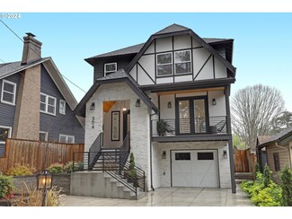 304 NE Cesar e Chavez Blvd, Portland, OR 97232