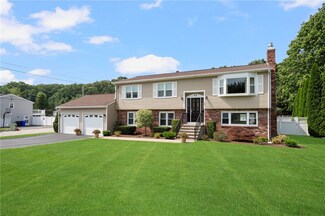 53 Bicentennial Way, North Providence, RI 02911