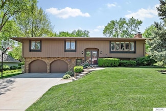 724 Leawood Dr, Omaha, NE 68154