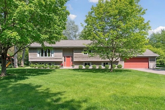 16818 Canterbury Dr, Minnetonka, MN 55345