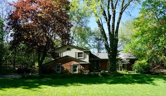 3688 Darcy Dr, Bloomfield Hills, MI 48301