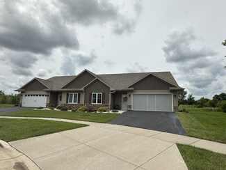 3106 S Blue Jay Ct, Beloit, WI 53511