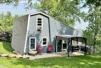 6033 N Lakeshore Dr, Brooklyn, IA 52211