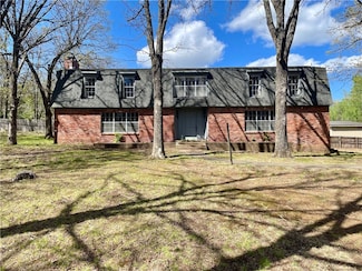 1107 Summersby Dr, Fayetteville, AR 72701