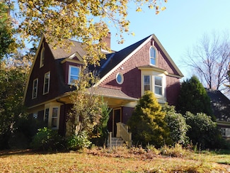 18 Monroe St, Auburn, ME 04210