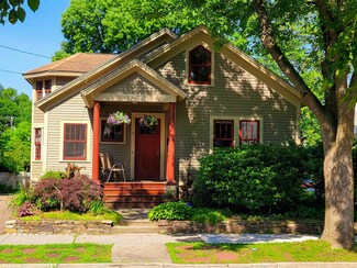 77 Charlotte St, Burlington, VT 05401