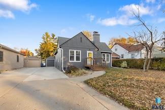 2208 S 1st Ave, Sioux Falls, SD 57105