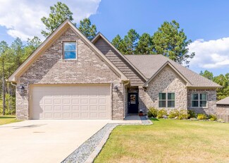 18540 Parkway Pines Dr, Bauxite, AR 72011