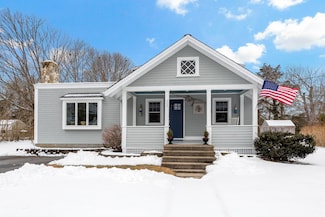 33 Chase St, Hyannis, MA 02601