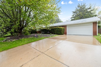 1001 W Fairfield Ct, Milwaukee, WI 53217