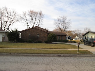 945 Chippewa Dr, Crown Point, IN 46307