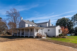 77 Mad Calf Ln, Irvington, VA 22480