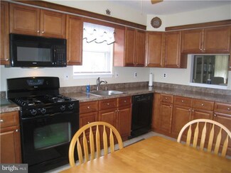 16 Taconia Ct, Mount Laurel, NJ 08054