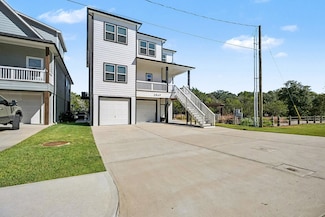 3869 Water St, Dickinson, TX 77539