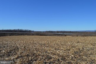 2 Minerva Ct, Kearneysville, WV 25430