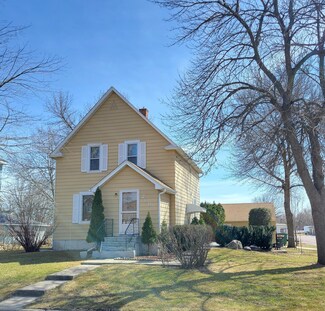 209 W 3rd St, Winthrop, MN 55396