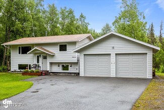 8640 E Blue Mountain Ln, Palmer, AK 99645