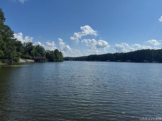 6 W Bend Dr, Gasburg, VA 23857