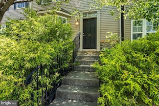 208 Knollwood Rd, Millersville, PA 17551