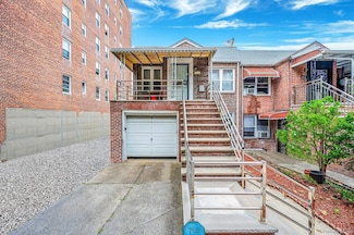 66-11 Burns St, Flushing, NY 11374